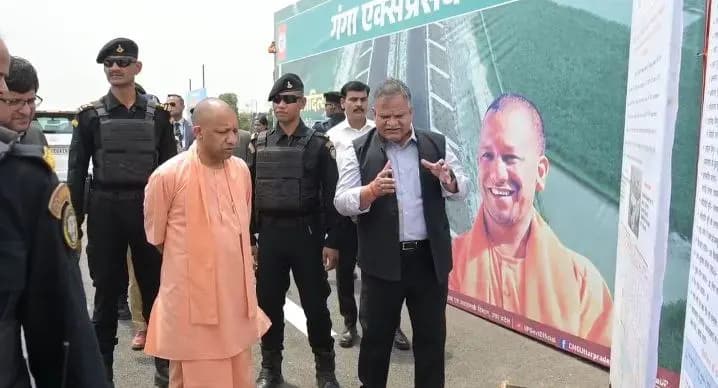 Ganga Expressway:सीएम योगी किया गंगा एक्सप्रेसवे का हवाई सर्वेक्षण            
