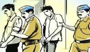 Unnao: उन्नाव मे फरार हिस्ट्रीशीटर पर कसा शिकंजा,कई थानो मे दर्ज  FIR   
 
 