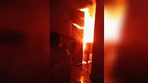 

Fire in Prayagraj:शिक्षा निदेशालय में आग लगी या लगाई गई? 1500 शिक्षको की फर्जी नियुक्तयों से जुड़ी फाइले राख 
 

