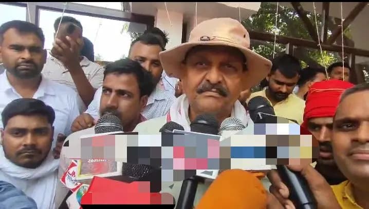   


Baliya:अफ़ज़ाल अन्सारी बोले नेहा सिंह राठौर के खिलाफ़ डराने के लिए FIR किया गया 