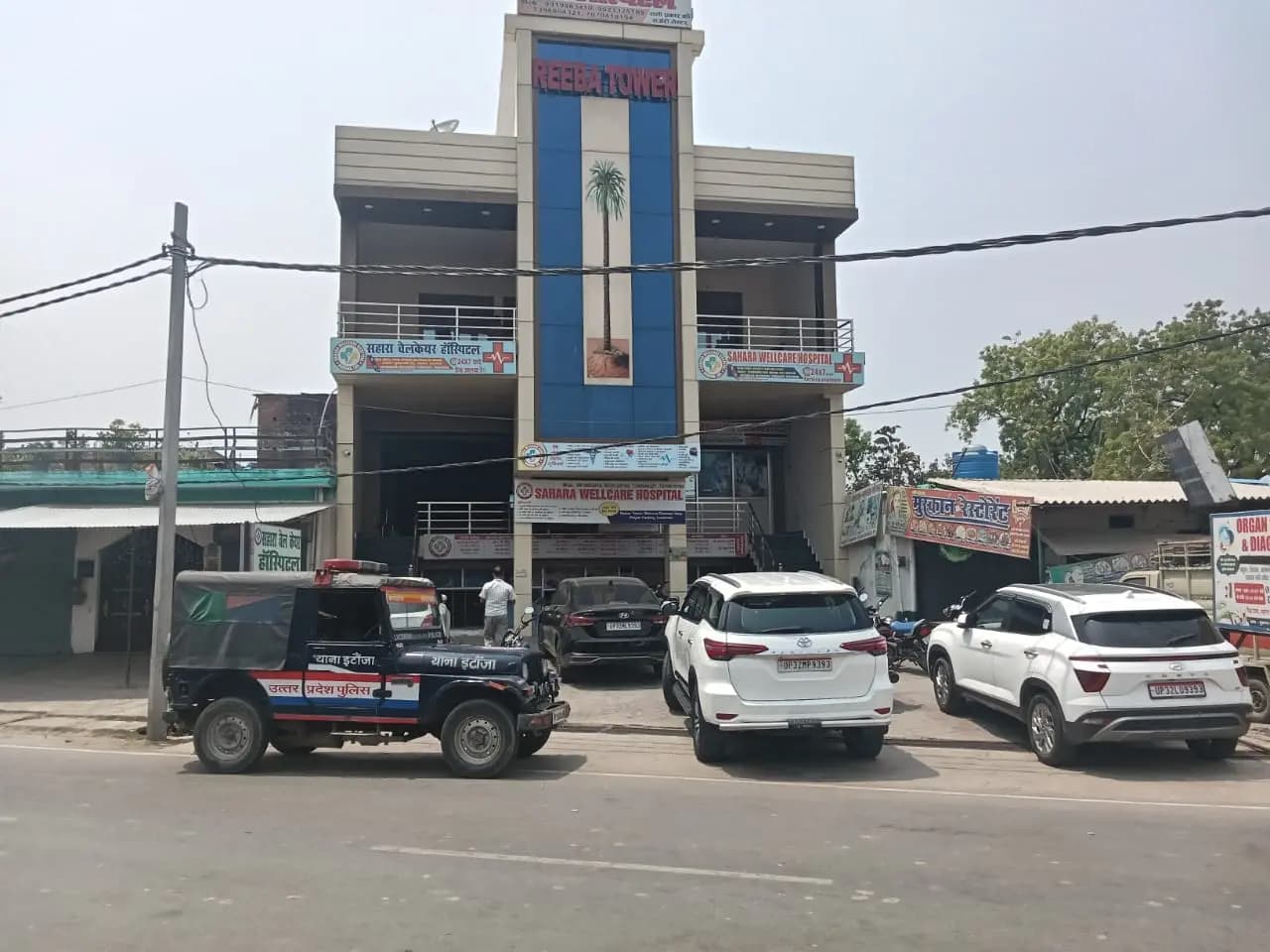 लखनऊ के महोना में हॉस्पिटल कर्मियों और ग्रामीणों में मारपीट के बाद हंगामा,पथराव