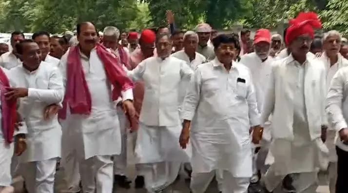 
PROTEST : रामजीलाल सुमन पर हुए हमले के बाद सपा का विरोध प्रदर्शन

