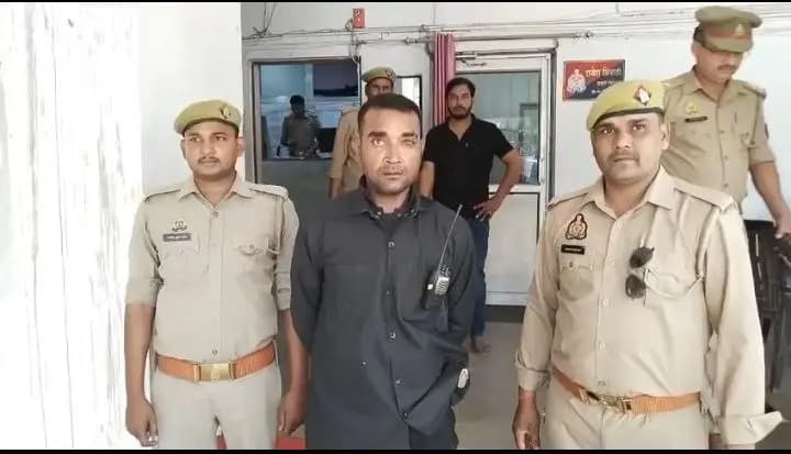  लखनऊ की पुलिस ने दिखाई सतर्कता, नकली पिस्तौल से दहशत फैलाने वाले युवक को चंद मिनटों में दबोचा