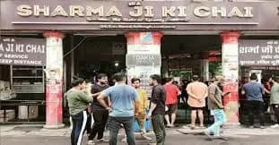 लखनऊ के मशहूर शर्मा चाय वाले ने संविधान पर टिप्पणी के बाद मांगी माफ़ी

