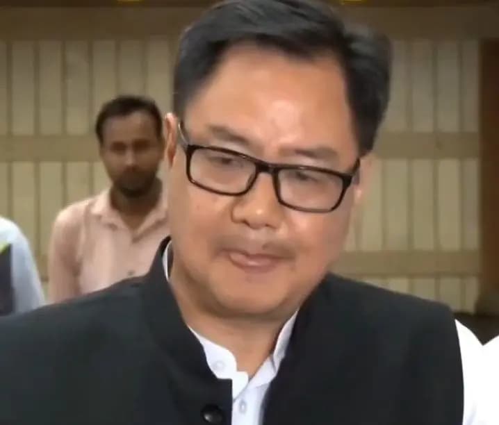देश की एकता को कमज़ोर करने के लिए गलत खबरे चलाई जा रही है , किरेन रिजिजु 