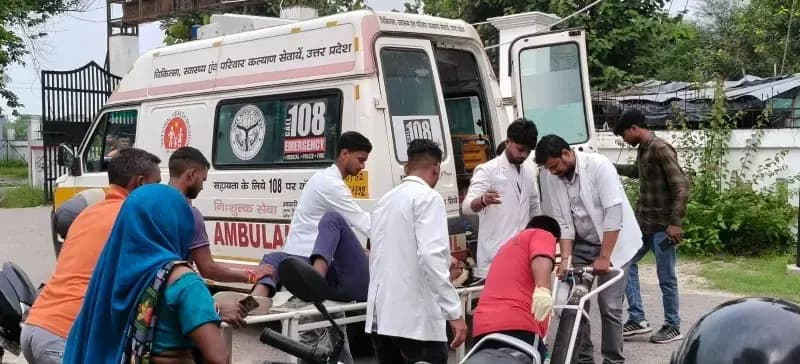 
बाइक सवार स्टूडेंट ट्रॉली से टकराए,एक की मौत,दूसरा गम्भीर,
लखनऊ—दिल्ली हाइवे पर हुआ हादसा

