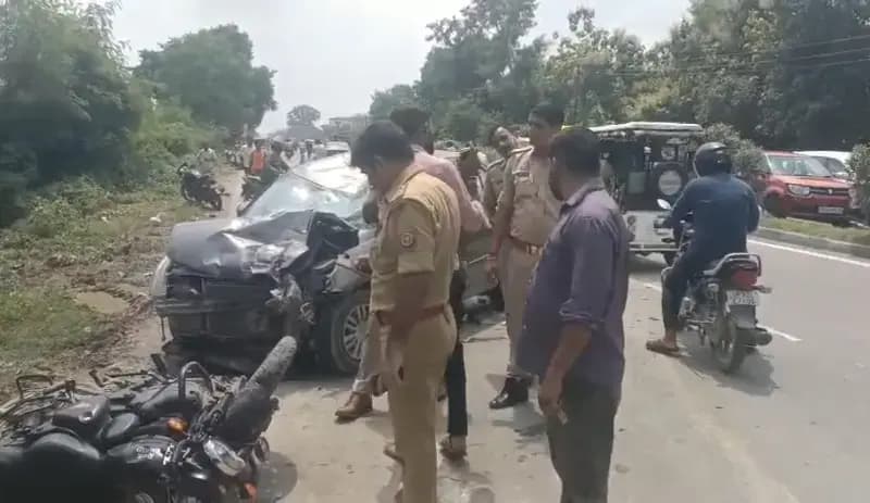 लखनऊ -सीतापुर हाईवे पर बुलेट और स्विफ्ट डिजायर की जोरदार टक्कर,आधा दर्जन लोग घायल 