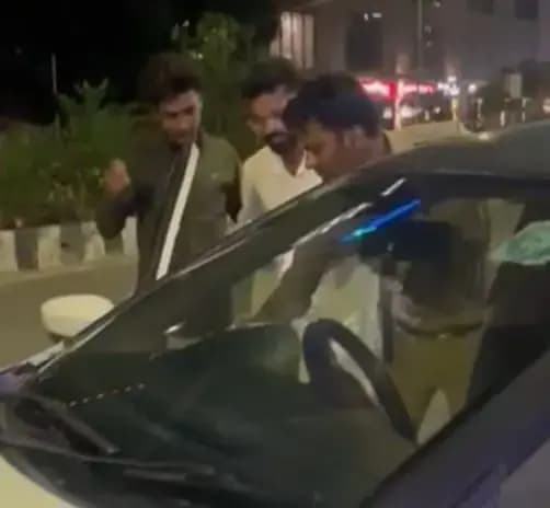 लखनऊ के गोमती नगर में ड्यूटी ऑफ करके जा रहे युवक  पर बदमाशो ने की ताबड़तोड़ फायरिंग 
