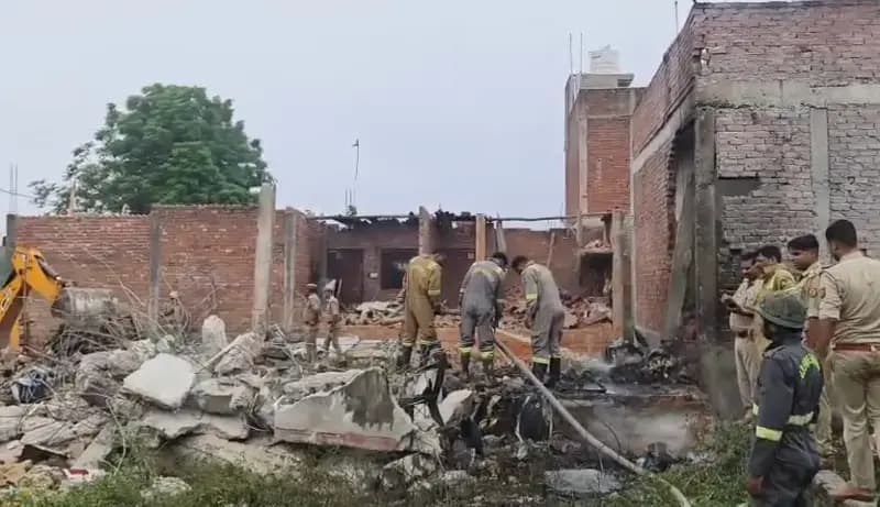 गुडंबा क्षेत्र के बेहटा गांव में पटाखा फैक्ट्री में अचानक से हुआ विस्फोट ,दो की दर्दनाक मौत 

