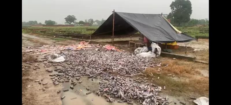 अवैध पटाखा कारोबार को खोजने में बीत गया दूसरा दिन
