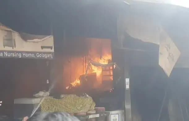    वजीरगंज के गोलागंज हैदर मिर्ज़ा रोड पर नूर बैकर्स में लगी भीषण आग
