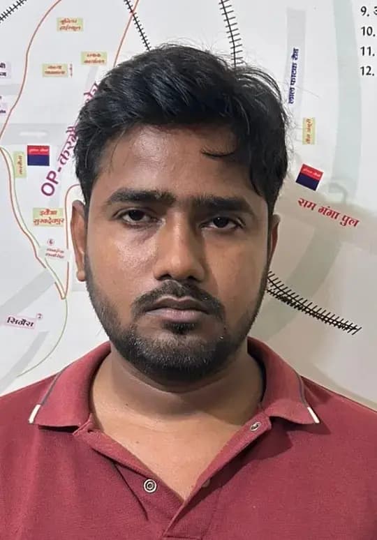 एसटीएफ ने फर्जी आधार कार्ड का सॉफ्टवेयर बेचने वाले जयवीर गंगवार को बरेली से किया गिरफ्तार