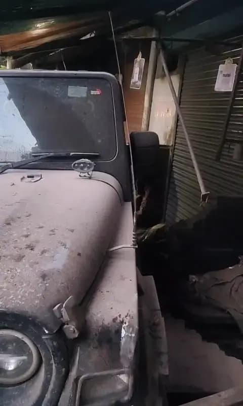  सरोजनीनगर थाना क्षेत्र के चुंगी इलाके में तेज़ रफ्तार थार अनियंत्रित होकर कई दुकानों में   घुसी 
