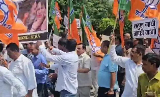राहुल गांधी के रायबरेली पहुंचते ही शुरू हुआ विरोध प्रदर्शन 
