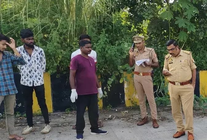ठाकुरगंज थाना क्षेत्र के अंतर्गत प्रेरणास्थल चौकी क्षेत्र में मिला अज्ञात शव 
