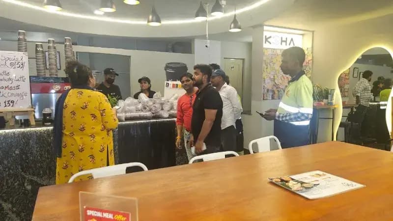  प्रतिबंधित पॉलीथिन के प्रयोग पर रेस्टोरेंट और मीट की दुकानों पर नगर निगम की छापेमारी 
