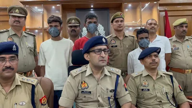   मलिहाबाद पुलिस टीम ने ब्लाइंड मर्डर का किया खुलासा, तीन  गिरफ्तार 

  
