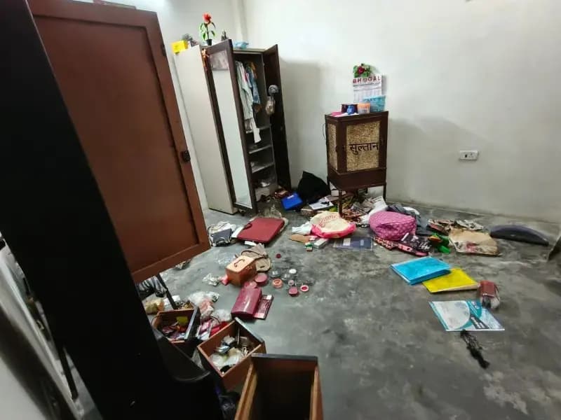  गोसाईगंज थाना क्षेत्र के अंतर्गत चोरो ने पुलिस विभाग के दरोगा  के घर में किया हाथ साफ

