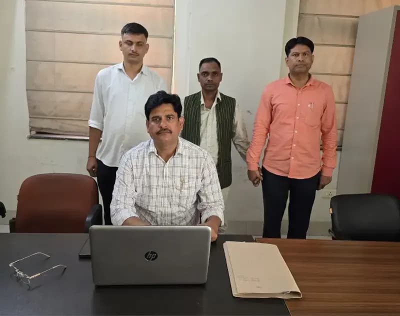 लखनऊ में फर्जी सीबीआई अधिकारी बन एक करोड़ 18 लाख रुपए की धोखाधड़ी करने वाला आरोपी गिरफ्तार
