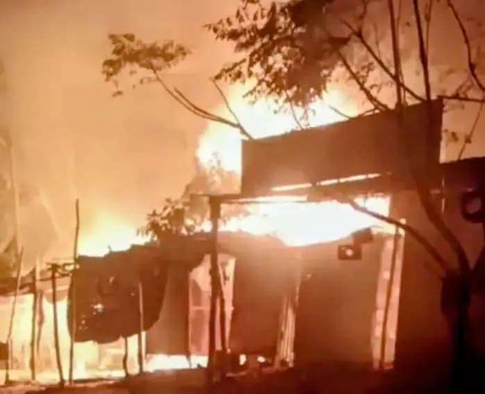 
इटौंजा  क्षेत्र में सात दुकानो में लगी भीषण आग,मालिको को भारी नुकसान