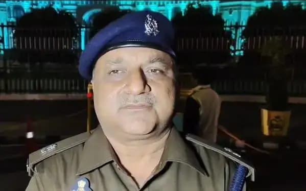   लखनऊ में स्कूलो, इमारतो और कई भवनों को उड़ाने की मिली धमकी, पुलिस प्रशासन अलर्ट