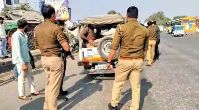 
 बीकेटी क्षेत्र में सीतापुर रोड पर ई-रिक्शा और मोटरसाइकिल के बीच भयानक टक्कर,कई घायल
