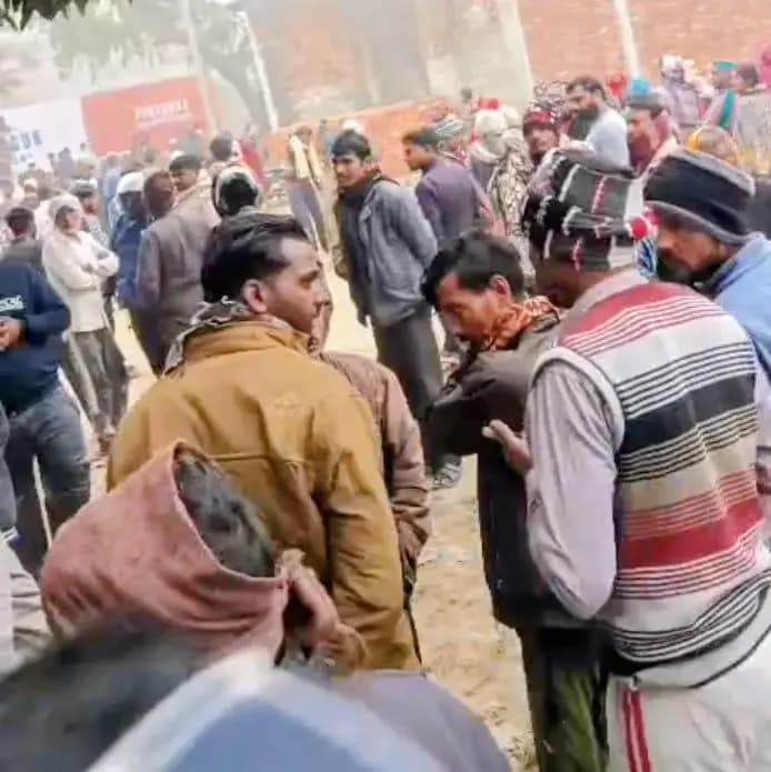 लखनऊ के दुबग्गा क्षेत्र में पेड लटका मिला बुजुर्ग का शव