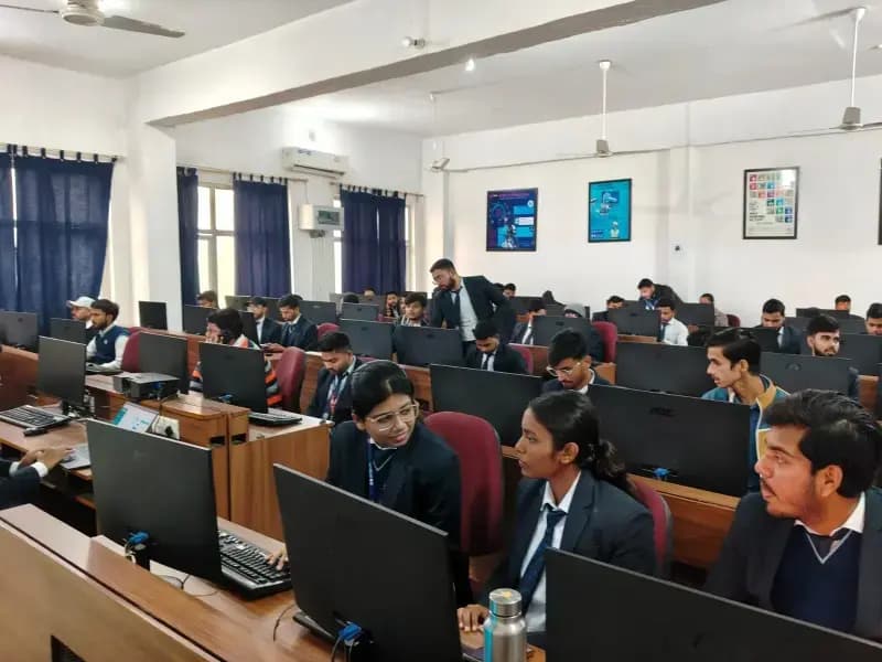 एसआर ग्रुप ऑफ इंस्टीट्यूशंस लखनऊ के 58 स्टूडेंट को मिली नौकरी 