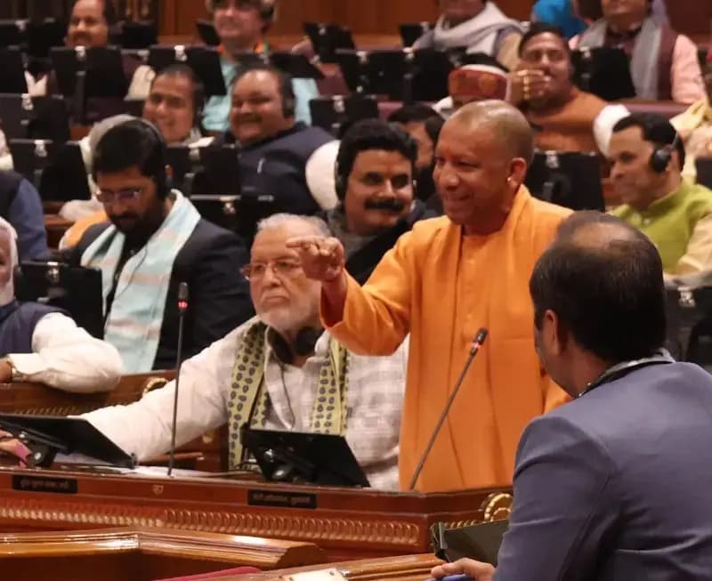 मुख्यमंत्री योगी आदित्यनाथ ने बांग्लोदश की घटना पर विपक्ष के मौन होने पर किया करारा प्रहार 
