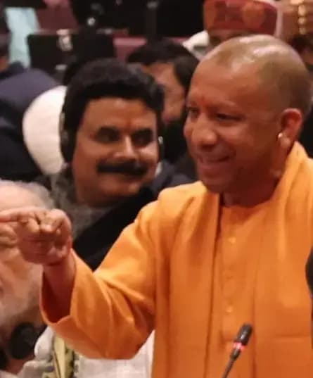 विकसित भारत की संकल्पना साकार करने के लिए सीएम योगी ने अफसरों को दिए निर्देश