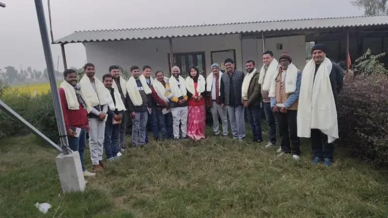 लोकतंत्र में मीडिया की भूमिका पर हुई परिचर्चा,मौसमी भोज का भी लुत्फ उठाया