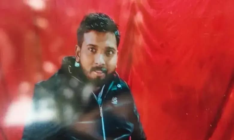 
लखनऊ के बीकेट क्षेत्र में तेज रफ्तार बाइक खड़े डंफ़र से टकराई, छपाई कारीगर की मौत

