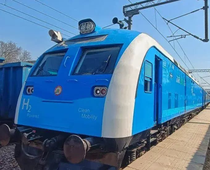 
हाईड्रोजन से चलने वाली रेलगाड़ी चलाने के लिए रेल मंत्रालय दी स्वीकति
