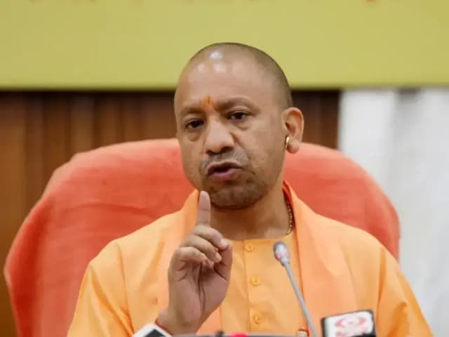हमीरपुर पुल हादसे के मृतको को 5—5 और घायलों को 50—50 हजार की मदद— सीएम योगी