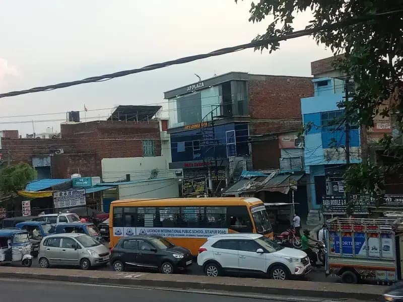 बीकेटी में चंद्रिका देवी मोड़ पर रेंगती जिंदगी, भीषण जाम से जनता बेहाल