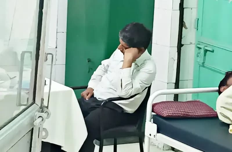 फार्मासिस्ट क्लिनिक खोलकर बना 'डॉक्टर', स्वास्थ्य विभाग ने की बड़ी कार्रवाई