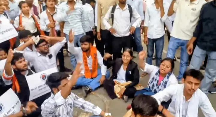 लखनऊ विश्वविद्यालय: परीक्षा परिणाम से असंतुष्ट छात्रों ने खोला मोर्चा, गेट नंबर 1 पर जुटेंगे छात्र