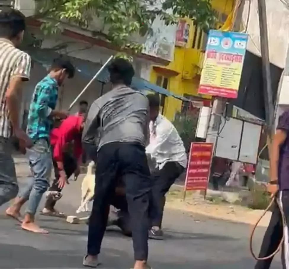 फोनकर बुलाया फिर 10—12 युवकों ने लोहे की रॉड से पीट पीटकर लहूलुहान किया