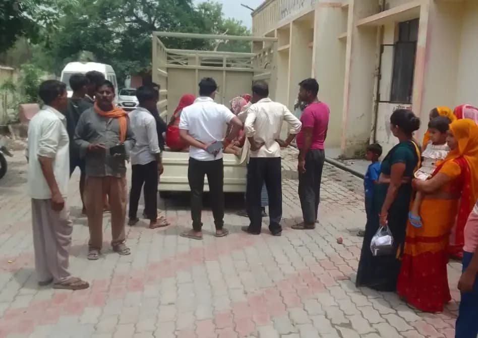  तेज रफ्तार पिकअप डाला में फंसकर घिसटता चला गया साइकिल सवार,हास्पिटल में मौत 