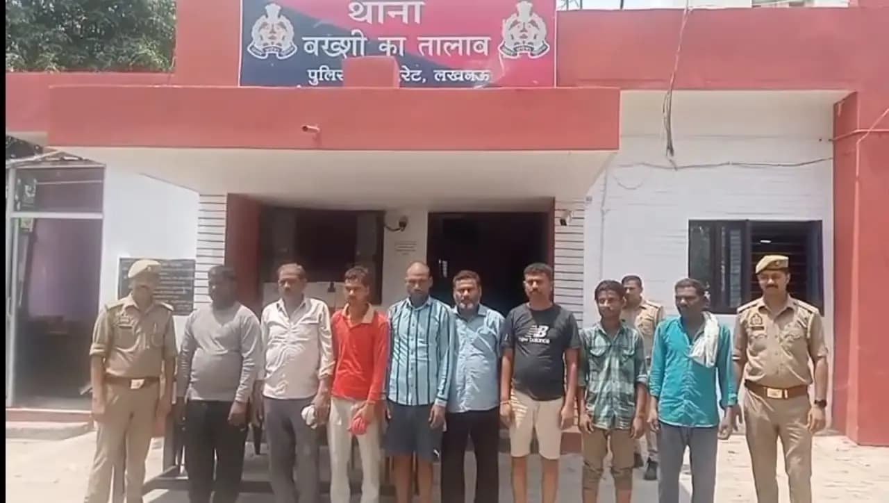 एसटीएफ ने नकली सीमेन्ट फैक्ट्री का किया भंडाफोड,आठ गिरफतार
