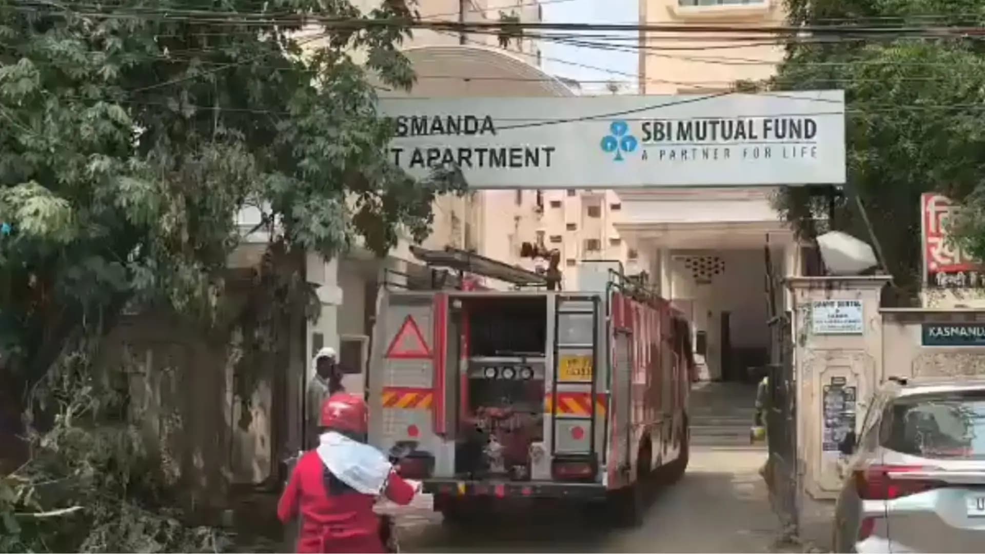 कसमंडा अपार्टमेंट में लगी भीषण आग,दमकल ने कई घंटो बाद आग पर पाया काबू

