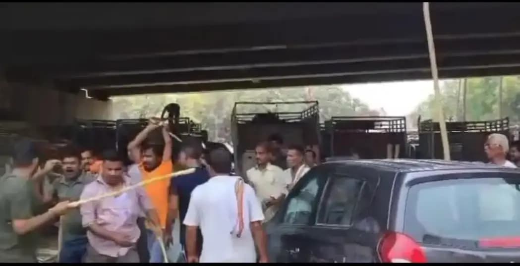 पारा के बुद्वेश्वर पुल के नीचे जमकर चले लाठी—डंडे एक युवक मरणासन्न
