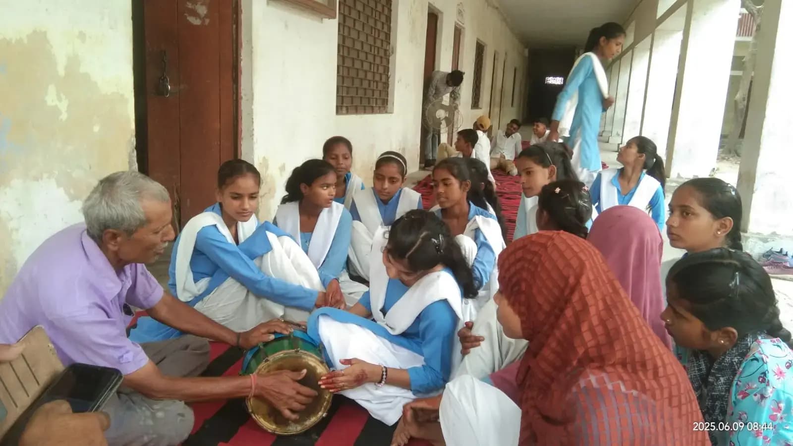 कुम्हरावा इंटर कॉलेज में आयोजित_समर कैंम्प में रचनात्मक सीख,स्टूडेंट को मिले प्रमाण पत्र