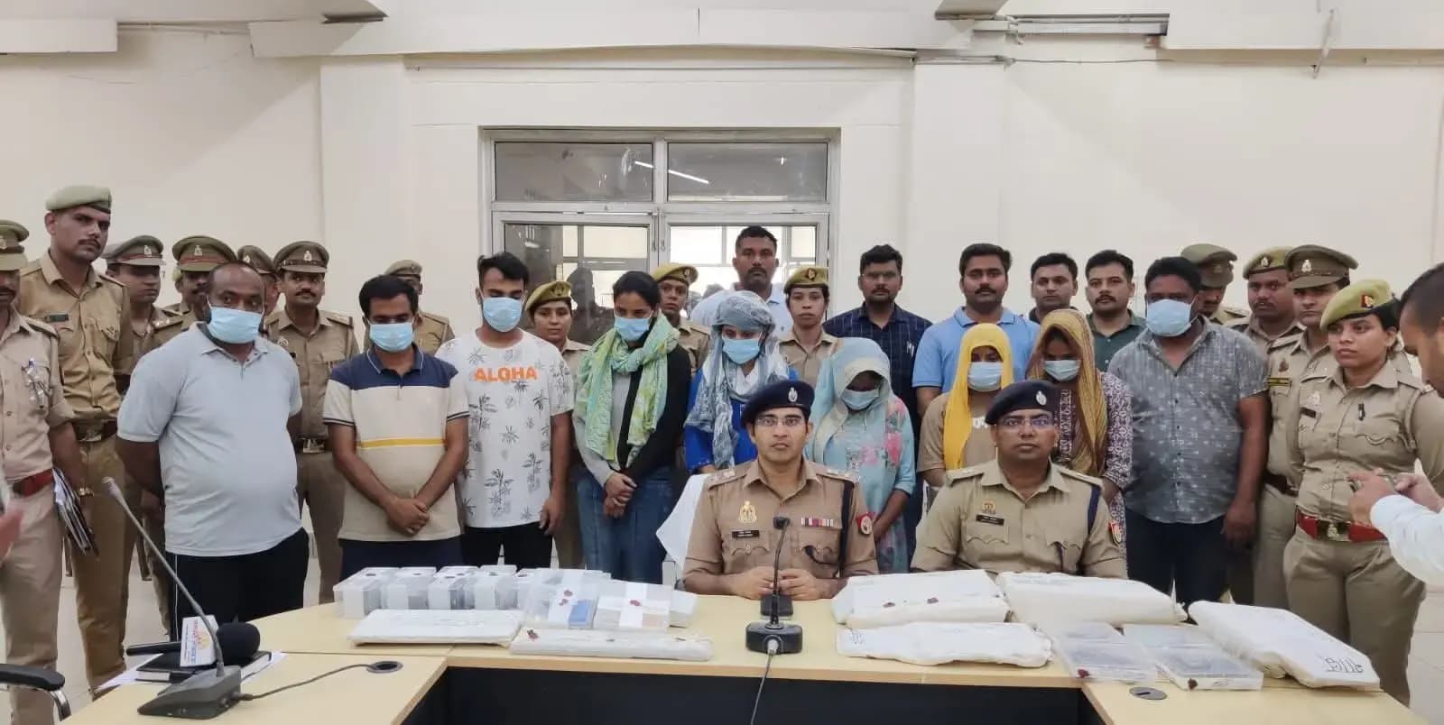 लखनऊ में फर्जी कॉल सेंटर चलाकर ठगी करने वाले 5 महिला सहित नौ गिरफ्तार
