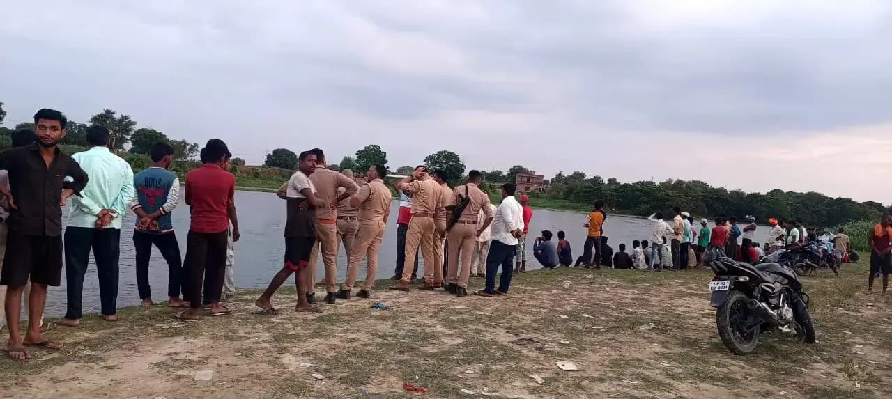 गोमती नदी में मिला रविवार को डूबा आटो चालक का शव 
