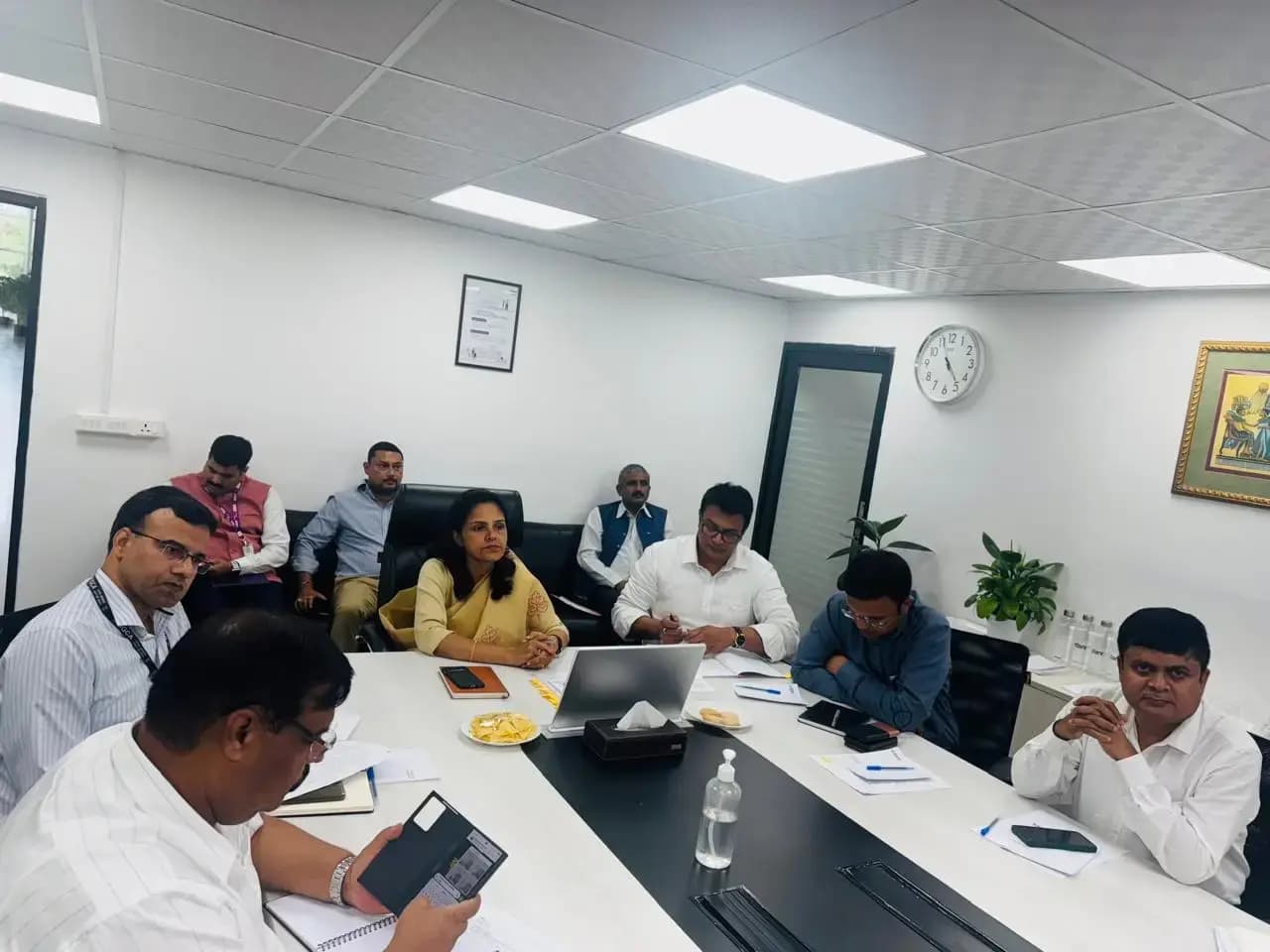 चौधरी चरण सिंह एयरपोर्ट से दस किमी दूरी में प्रतिबंधित हो सकती है लेजर लाइट और पतंगबाजी