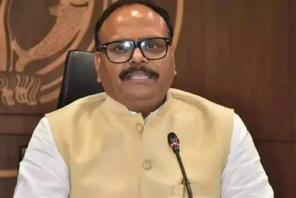 उत्तर प्रदेश के सरकारी अस्पतालों में 355 विशेषज्ञ चिकित्सकों की तैनाती से स्वास्थ्य सेवाएं और अच्छी: ब्रजेश पाठक
