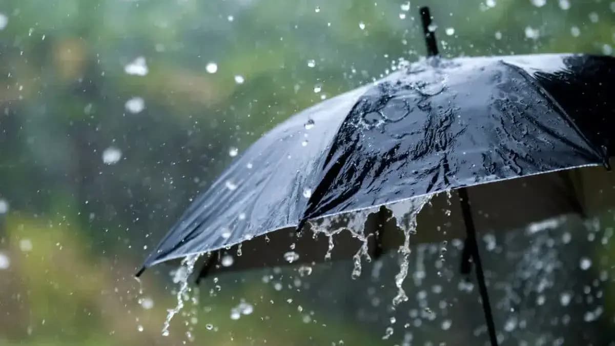 यूपी के 14 जिलो में भारी बरिश और 55 जिलो में गरज चमक की चेतावनी