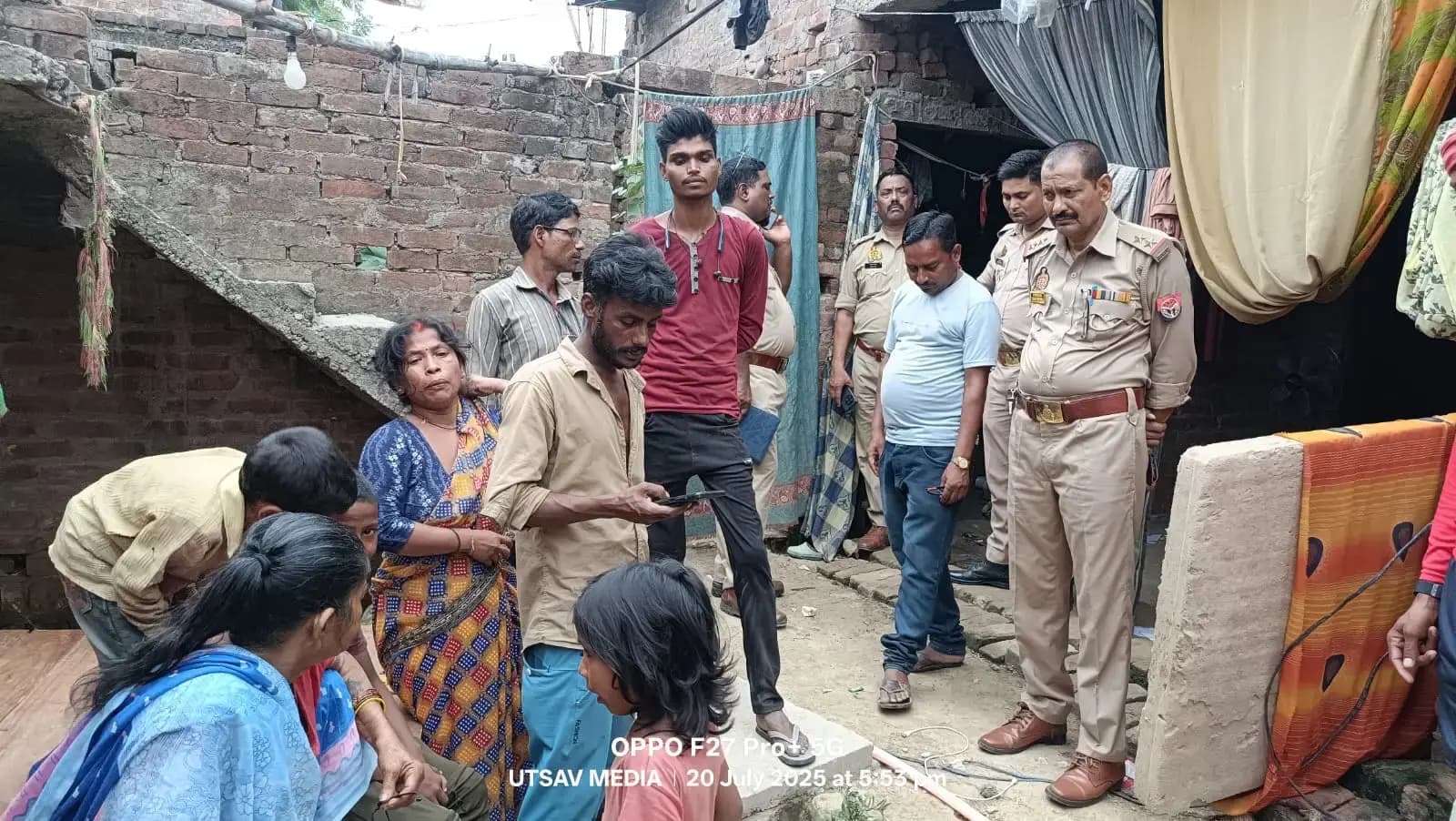 पत्नी से विवाद के बाद टैक्सी चालक ने फांसी लगाई