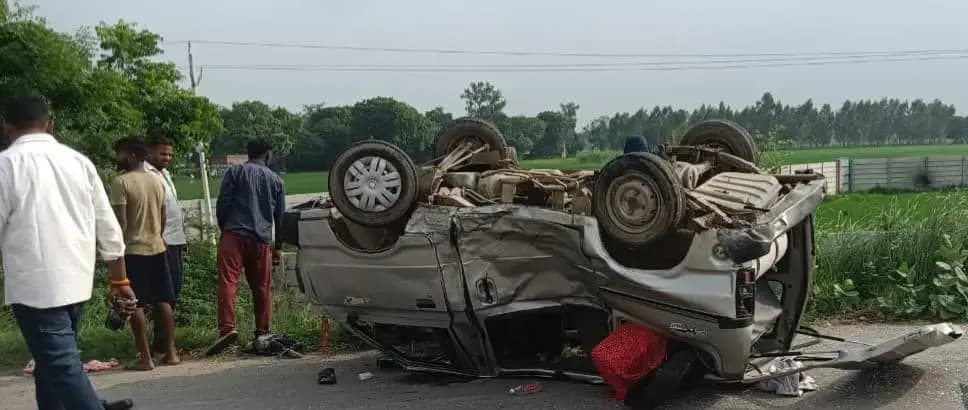  तेज रफतार वैन स्कूटी से टकराई,लखनऊ के महिंगवा की घटना 

